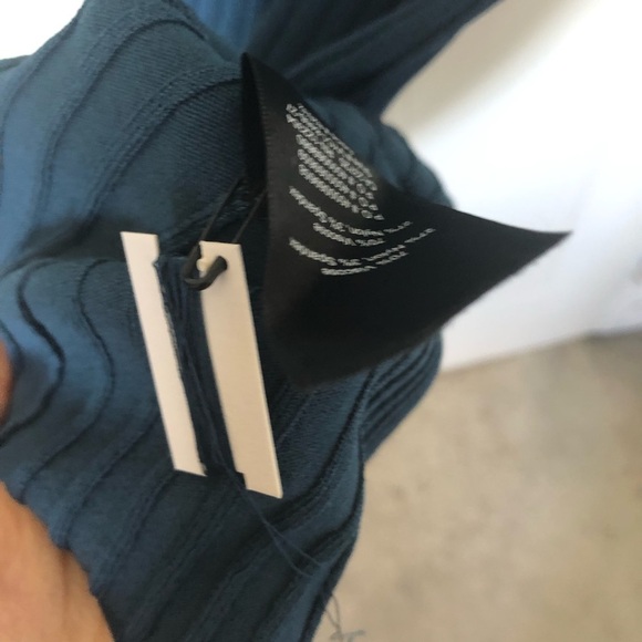 Babaton ribbed knit midi V-neck dress - Picture 9 of 12